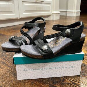 Aetrex Healthy Comfort Wedge Heel Sandals, Black, Sz 8.5, EU Sz 39